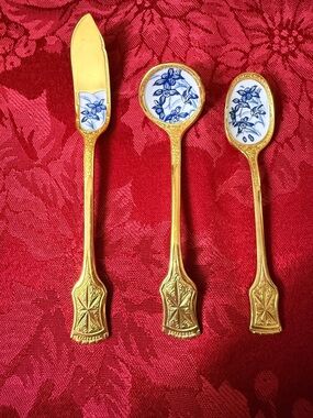 Vintage Gold Tone Enamel Tea Spoon & Spreader Set Blue White